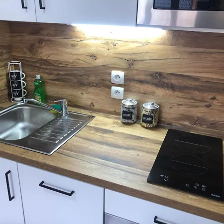 - Les Hauts De 4 Etoiles Avec Piscine Appartement *