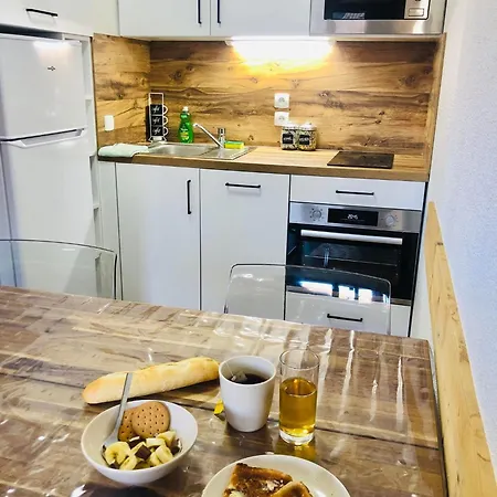- Les Hauts De 4 Etoiles Avec Piscine Appartement